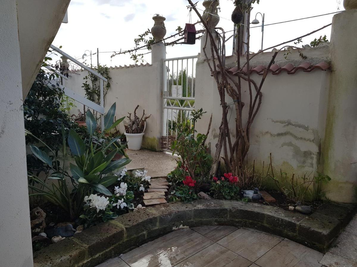 Mari En Bed & Breakfast Castel Volturno Exterior photo